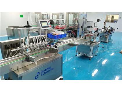 灌裝機(jī)，旋蓋機(jī)，貼標(biāo)機(jī)，生產(chǎn)車間安裝完成